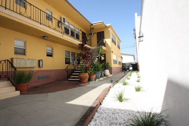 Foto del edificio - 3754 Motor Ave