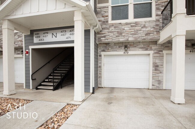 Building Photo - Beautiful Condo in Vineyard