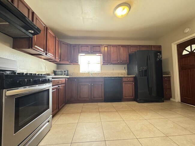 Foto del edificio - Gorgeous 3 Bedroom Home in La Mesa! *$500....