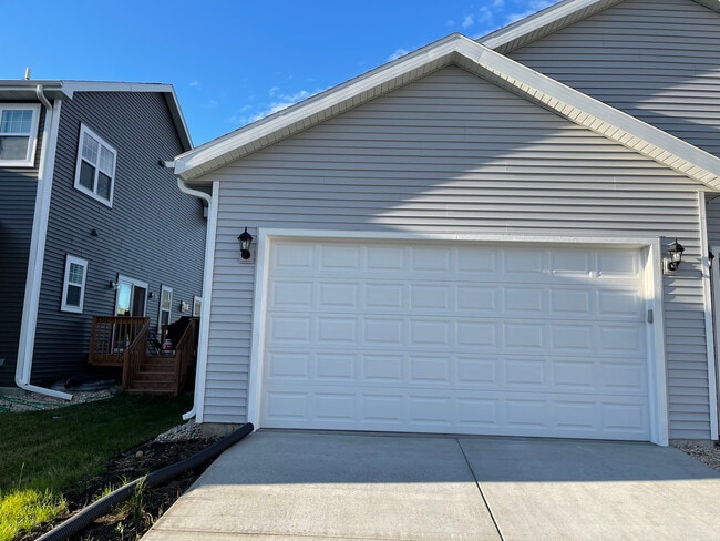 Two Car Garage W/ Large Driveway - 4885 Arugula Rd