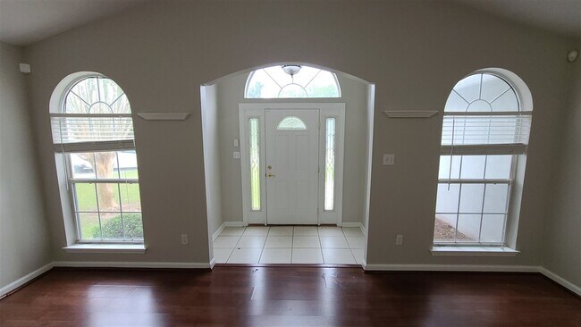 Building Photo - 3255 Skyview Dr