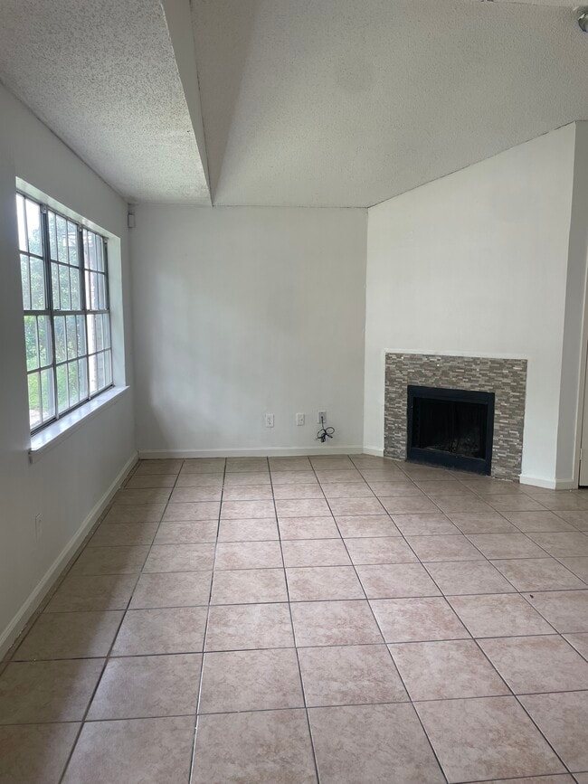 Foto del edificio - Farley Drive Unit B