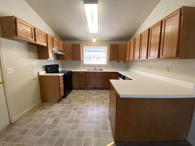 Building Photo - 3/2/2 Home in Sunridge