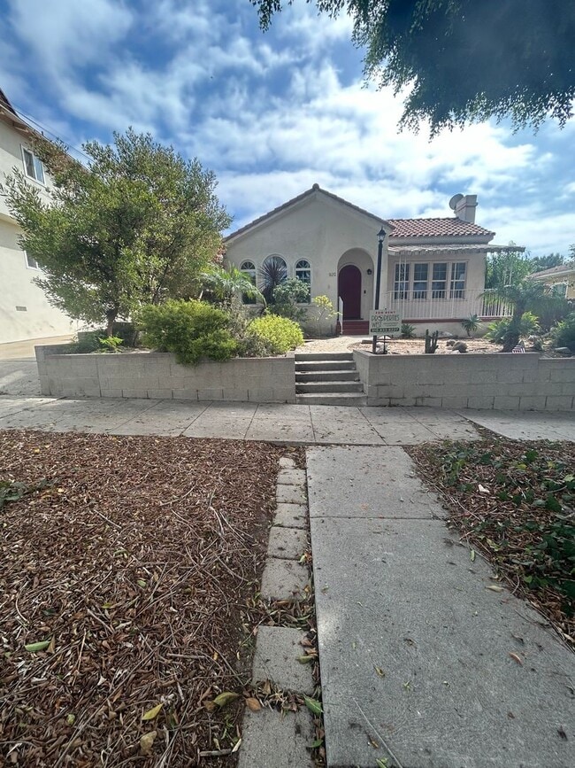 Building Photo - Beautiful Spacious 2Bd/2Bth with Bonus Family Room