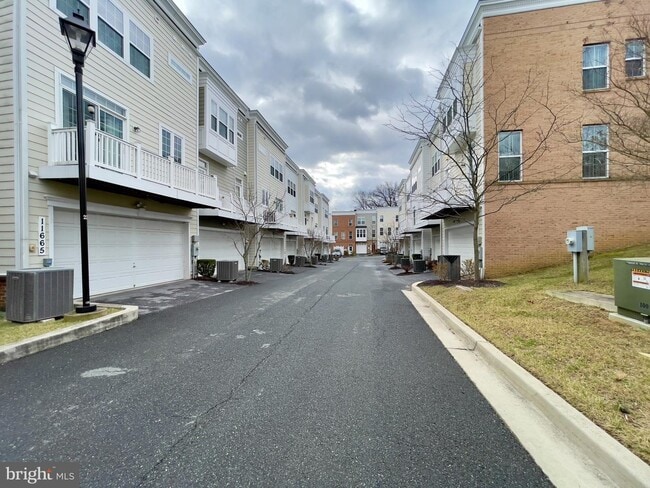 Building Photo - 11665 Leesborough Cir