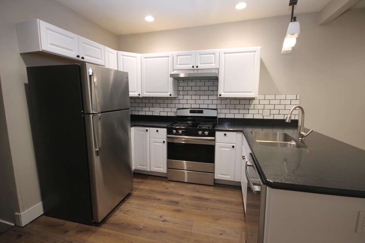 Foto principal - 715 11th St S