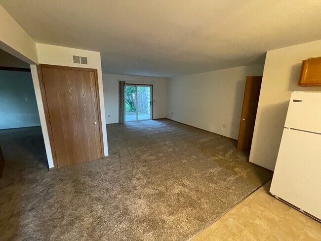 Living Room - 544 Partridge Ct
