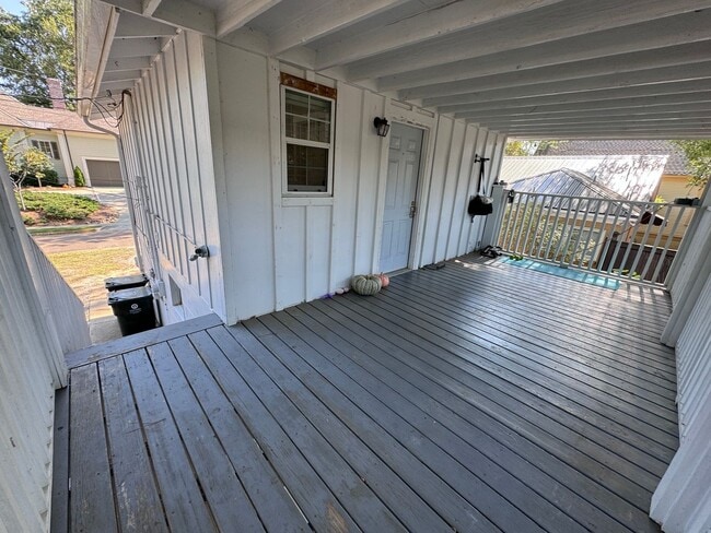Foto del edificio - 1BR/1BA With Garage For Rent