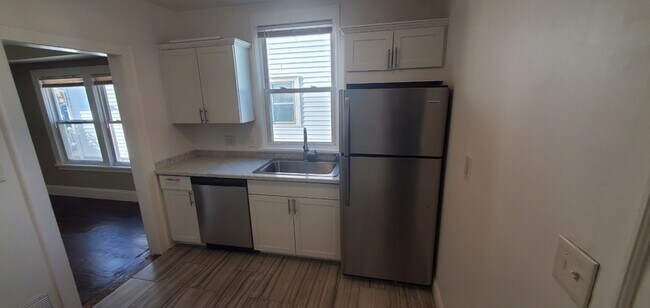 Building Photo - 1335 W 106th St