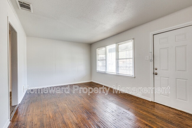 Foto del edificio - 4256 Standish Rd