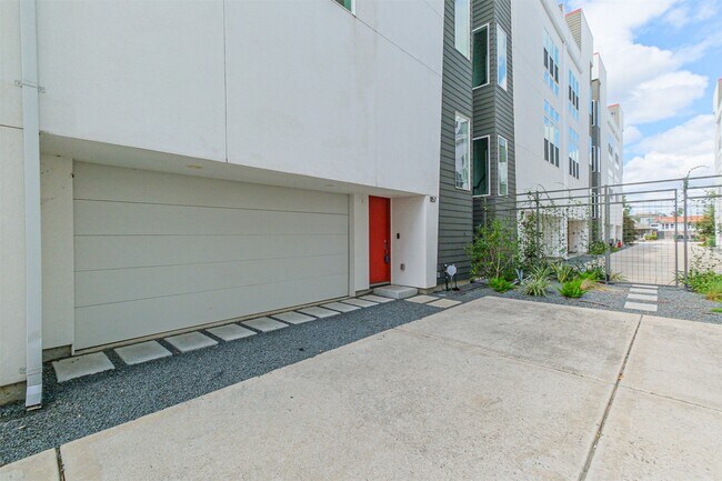 Foto del edificio - 1157 W 18th St