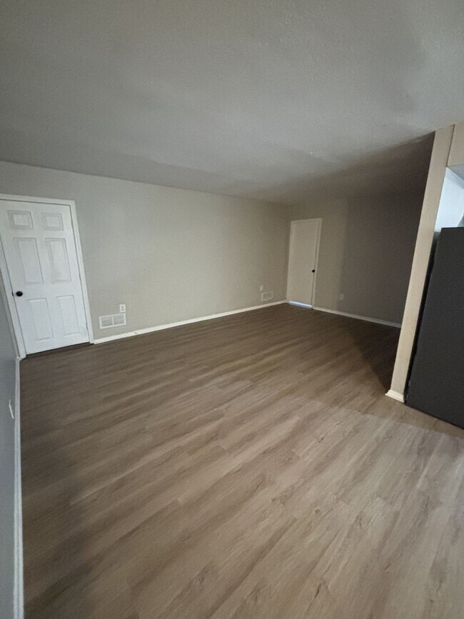 Foto del edificio - AVAILABLE NOW! 5 Bedrooms, 2 Bathrooms in ...
