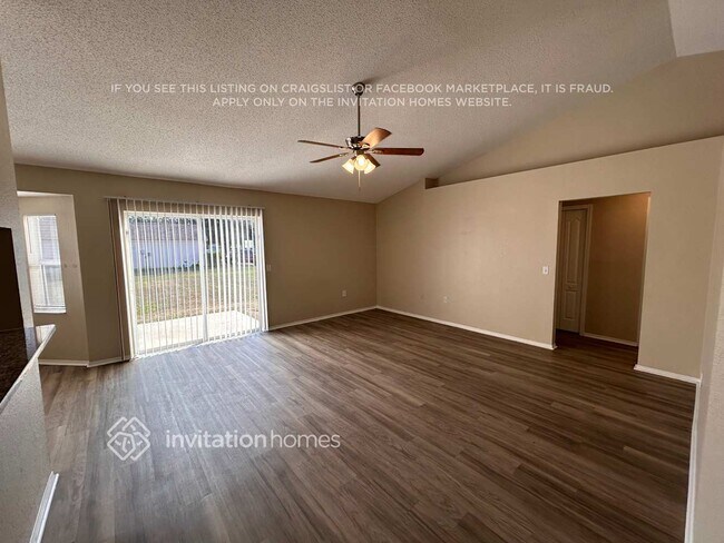 Foto del edificio - 122 Oak Run Dr