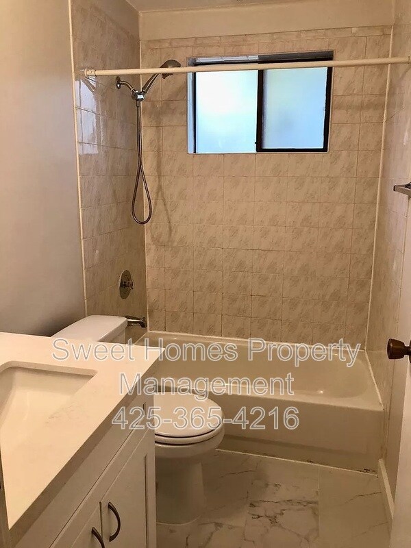 Foto del edificio - 11235 80th Ave NE