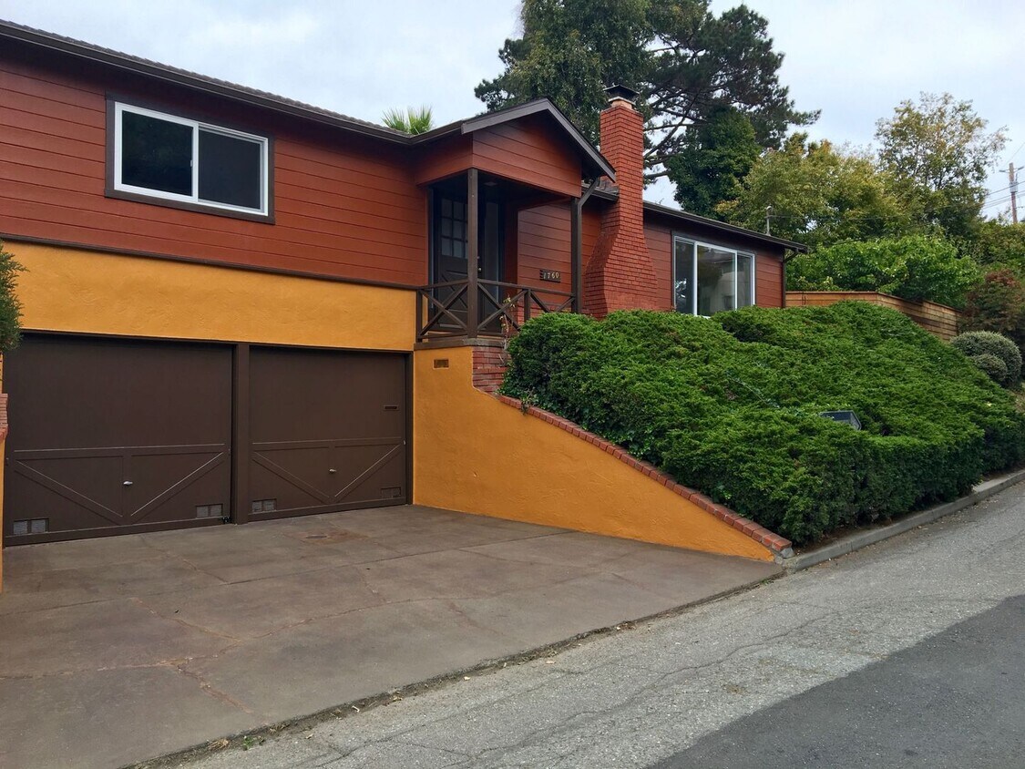 Foto principal - Renovated Single Family home near Piedmont...