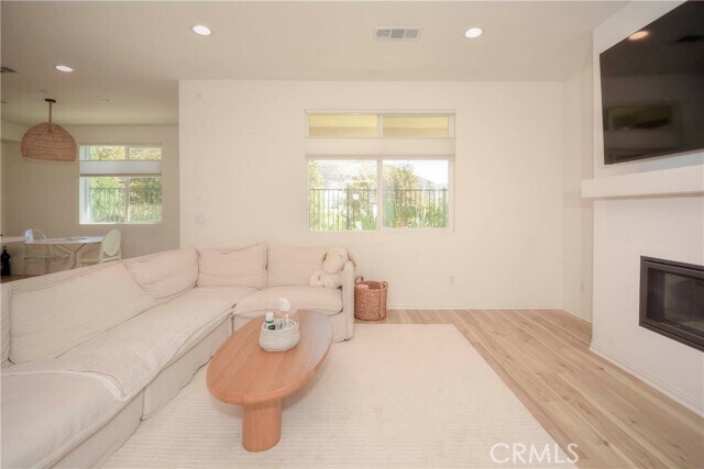 Foto del edificio - 24218 Hillcrest Dr