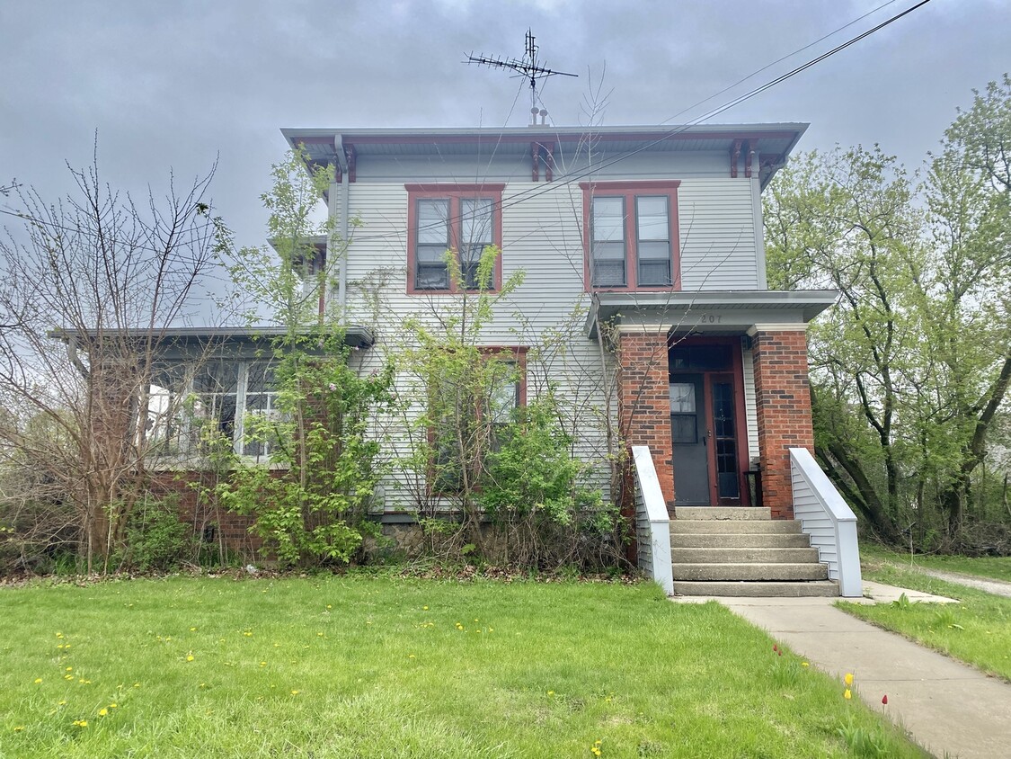 Primary Photo - 207 Washington St