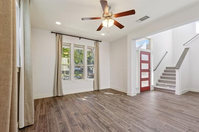 Building Photo - 6000 Baythorne Dr