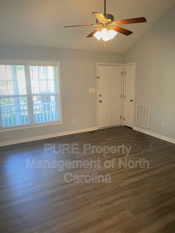 Foto del edificio - 1044 Amber Acres Ln