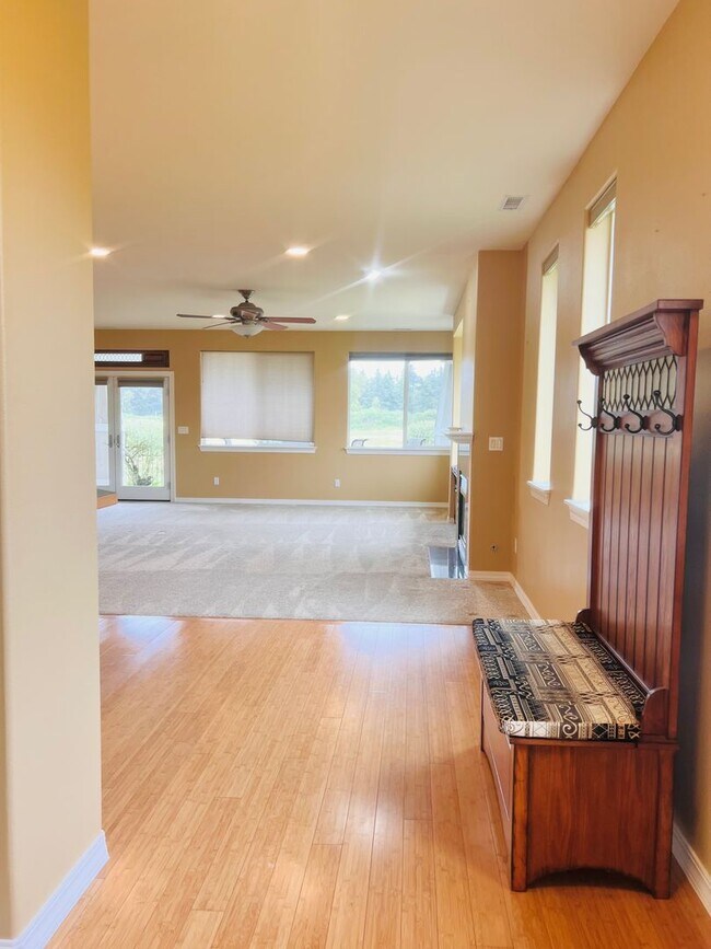 Building Photo - Lovely Rambler In the Coveted Jubilee 55+ Community! Nestled in Camano Neighborhood