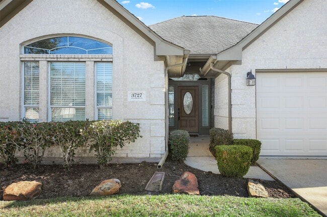 Foto del edificio - 3727 Clover Meadows St