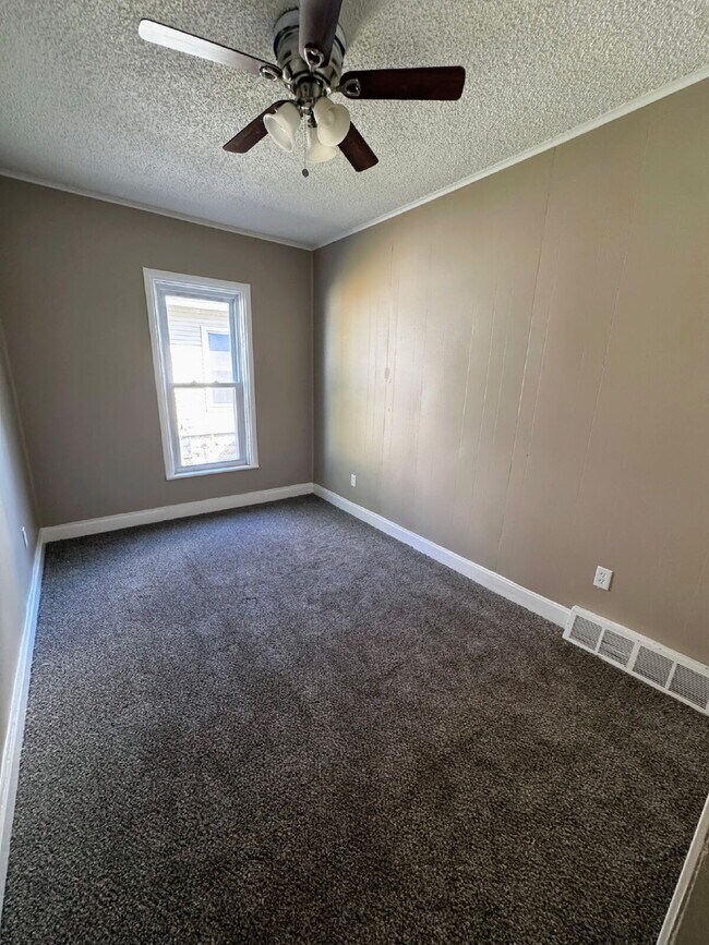 Foto del edificio - *Spacious 2-Bedroom Apartment with 1.5 Bath Available Now in Batavia!*