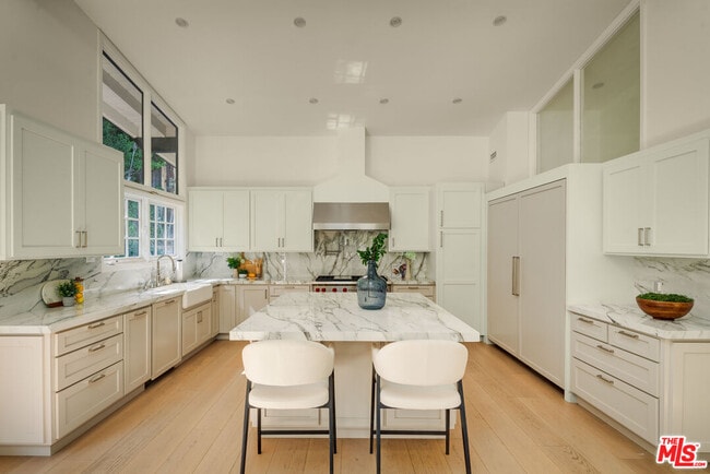 Building Photo - 10120 Cielo Dr
