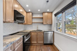 Building Photo - 114 W Park Ave