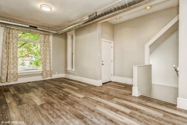 Building Photo - 1345 N Maplewood Ave