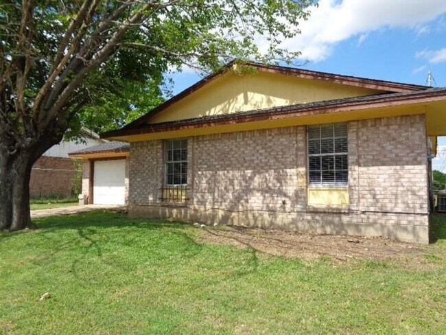 Foto del edificio - 4 Bedrooms, 2 Full Baths Near I-45 & I-20