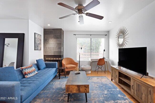 Building Photo - 4850 E Desert Cove Ave