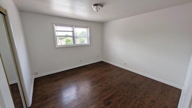 Foto del edificio - 2654 W Rascher Ave