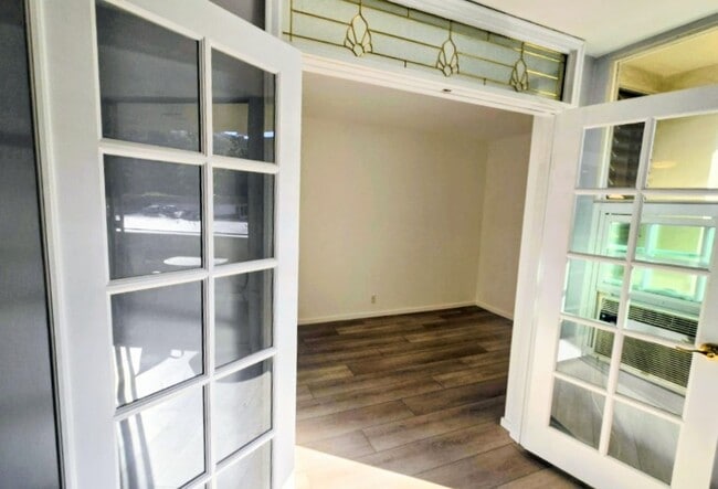 Building Photo - 2510 Torrey Pines Rd