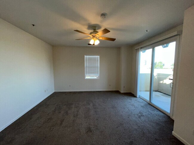 Building Photo - 4BR|2.5BA Townhome w/Water |Sewer |Garbage...