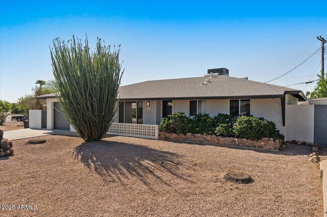 Foto del edificio - 8617 E Palm Ln
