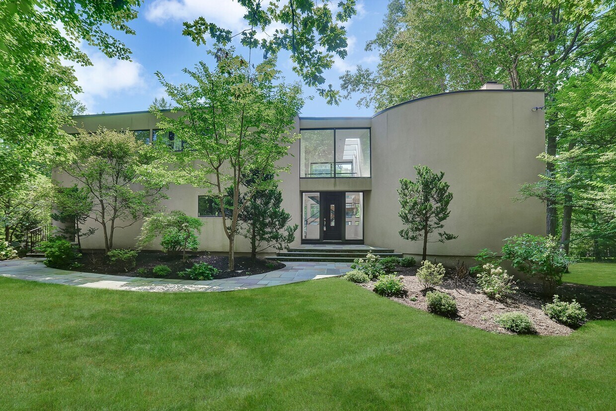 16 Ellen's Way, Alpine, NJ 07620 House Rental in Alpine, NJ