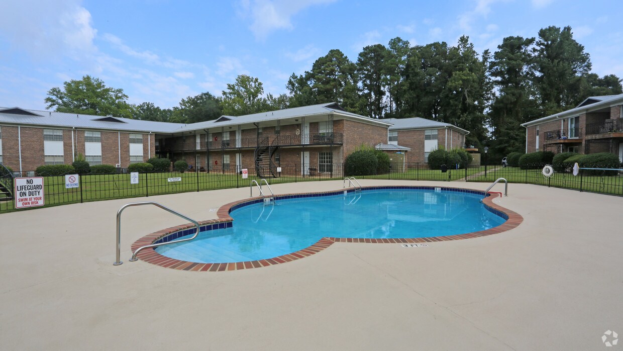 Chateau Orleans Apartments in Vestavia, AL