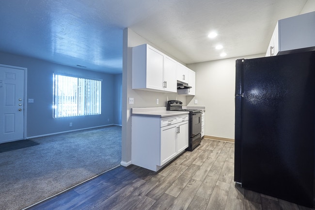 Building Photo - Mountain Shadows