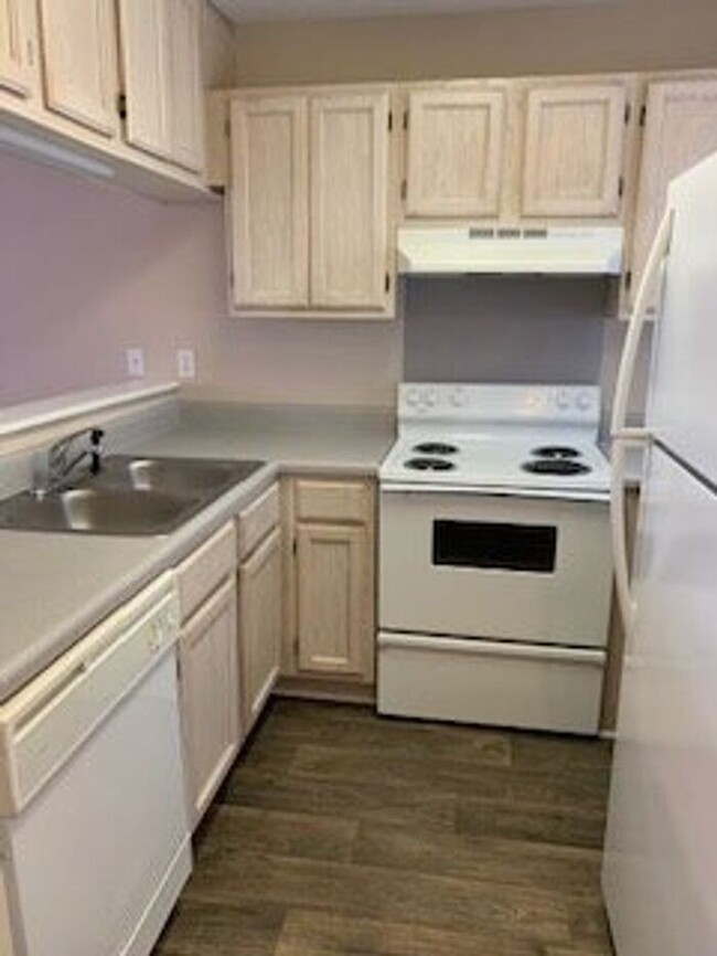 Building Photo - Melrose Apartments, 1br 1ba Apartment, FIR...