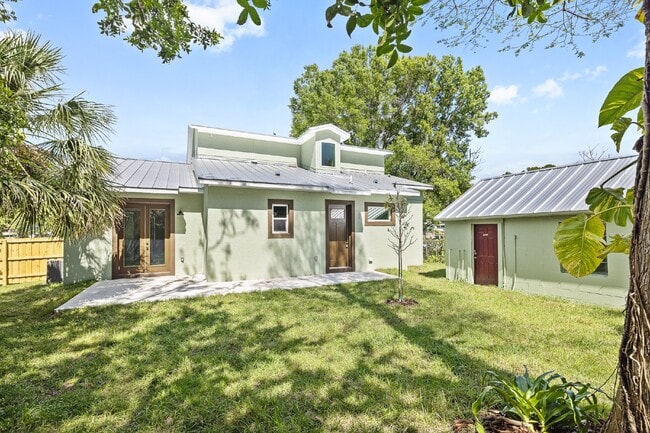 Building Photo - MODERN 4-BEDROOM TAMPA HOME | BUILT 2023 | FENCED YARD | PET FRIENDLY