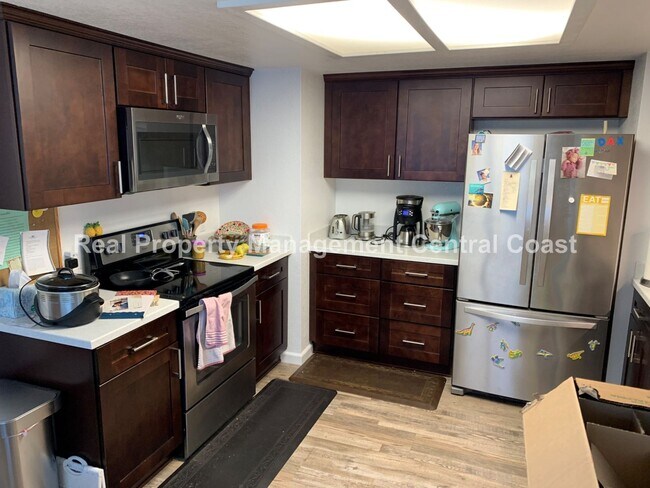 Building Photo - AVAILABLE JUNE - Updated Cayucos Home with...