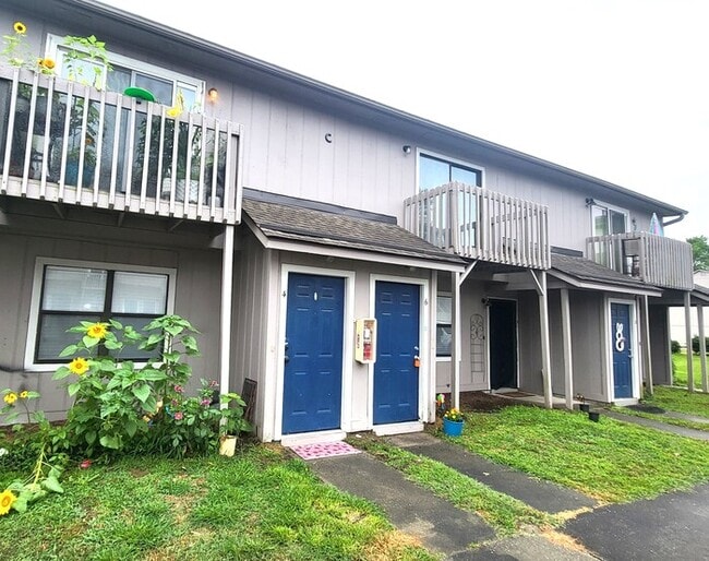 For Rent: Two Bedroom Two Bath Townhouse i... - For Rent: Two Bedroom Two Bath Townhouse i...