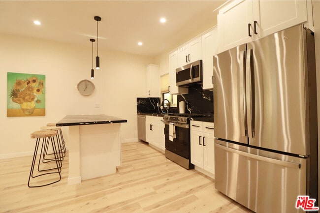 Foto del edificio - 9040 Phyllis Ave