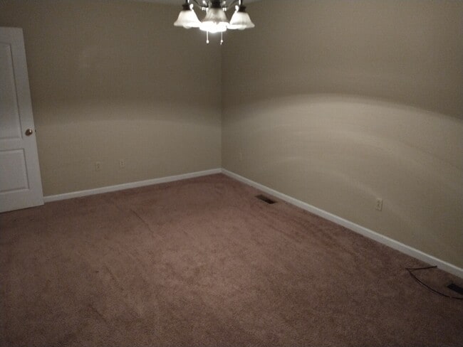 Building Photo - 500 S Woodburn