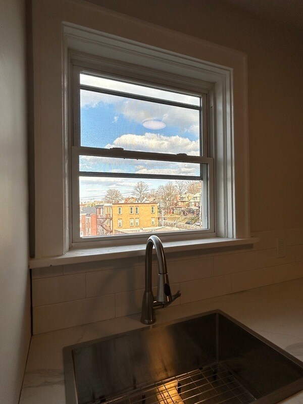 Building Photo - 2903 Voelkel Ave