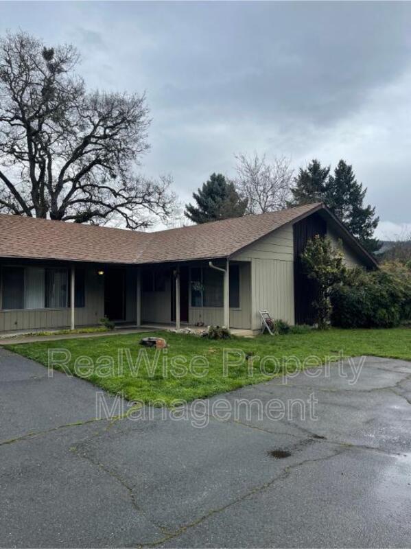 Primary Photo - 1229 NW Highland Ave