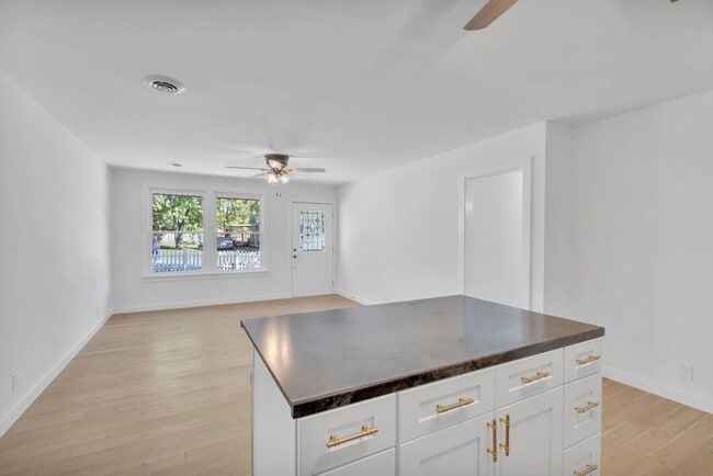 Foto del edificio - 110 Pebble Creek Dr