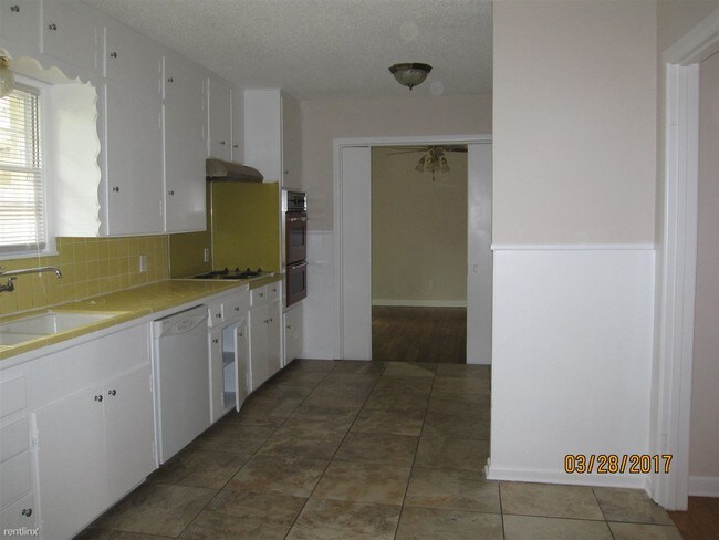 Building Photo - 2 br, 1 bath House - 2422 Rodge Dr