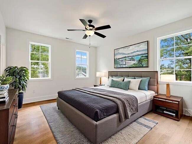 Foto del edificio - 711 N Main St