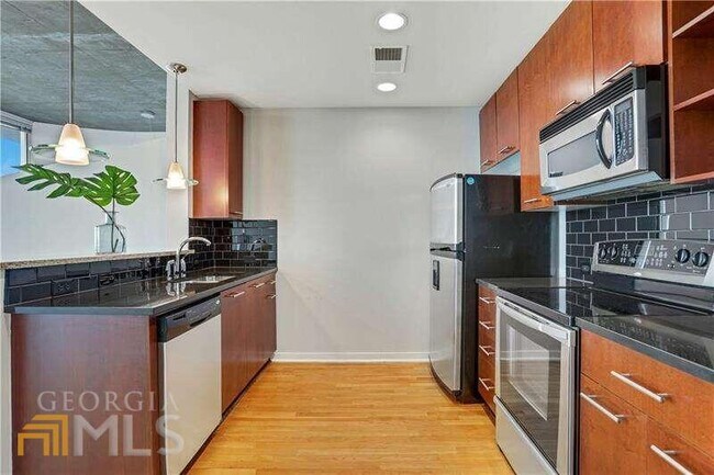 Foto del edificio - 3324 Peachtree Rd NE